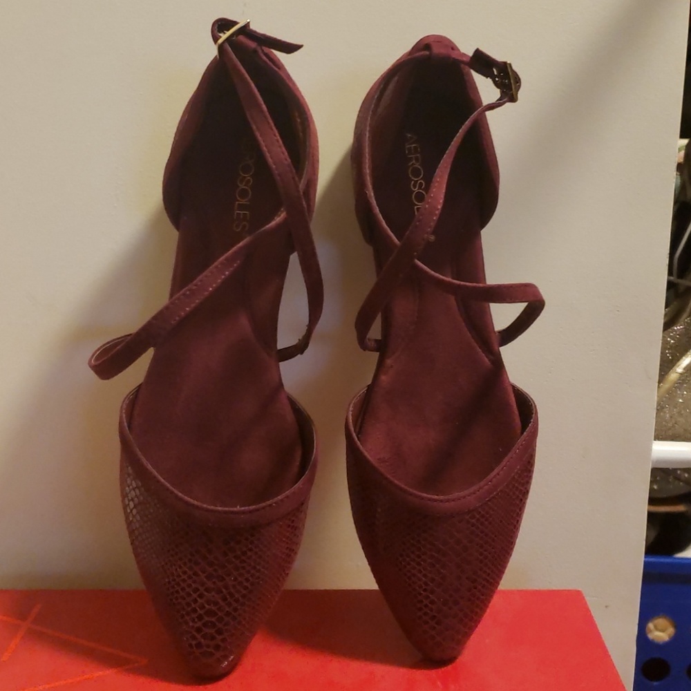 Flat causal dress shoe